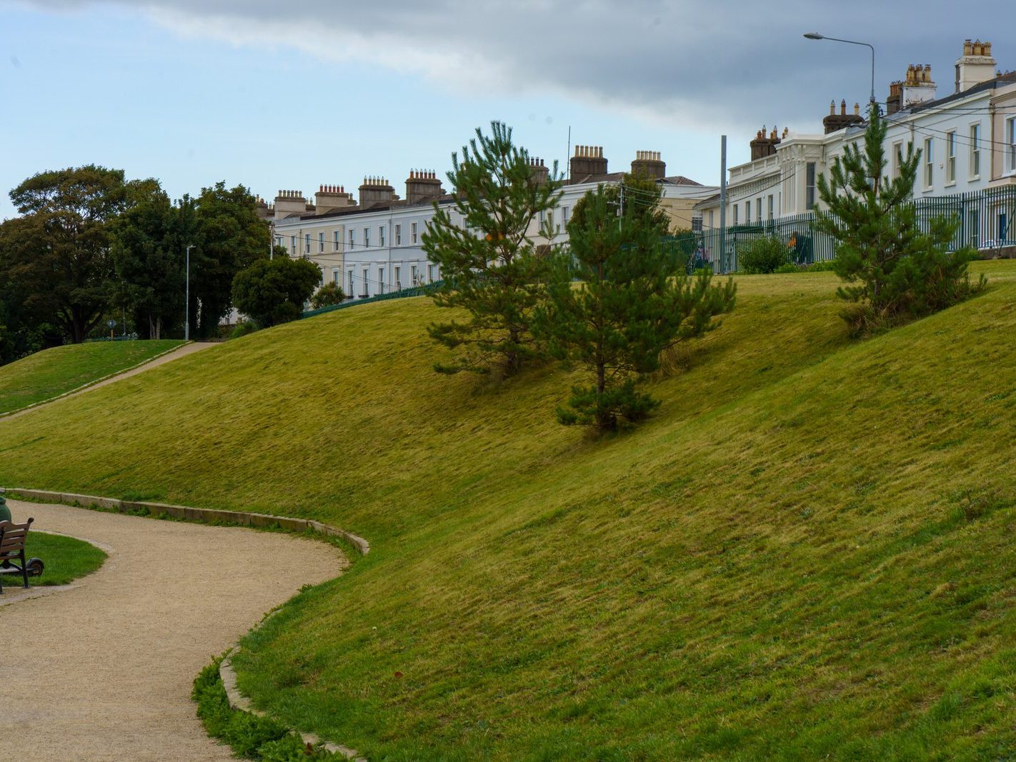 SEAPOINT PUBLIC PARK IN DUN LAOGHAIRE [BETWEEN SEAPOINT STATION AND SALTHILL MONKSTOWN STATION]-240537-1