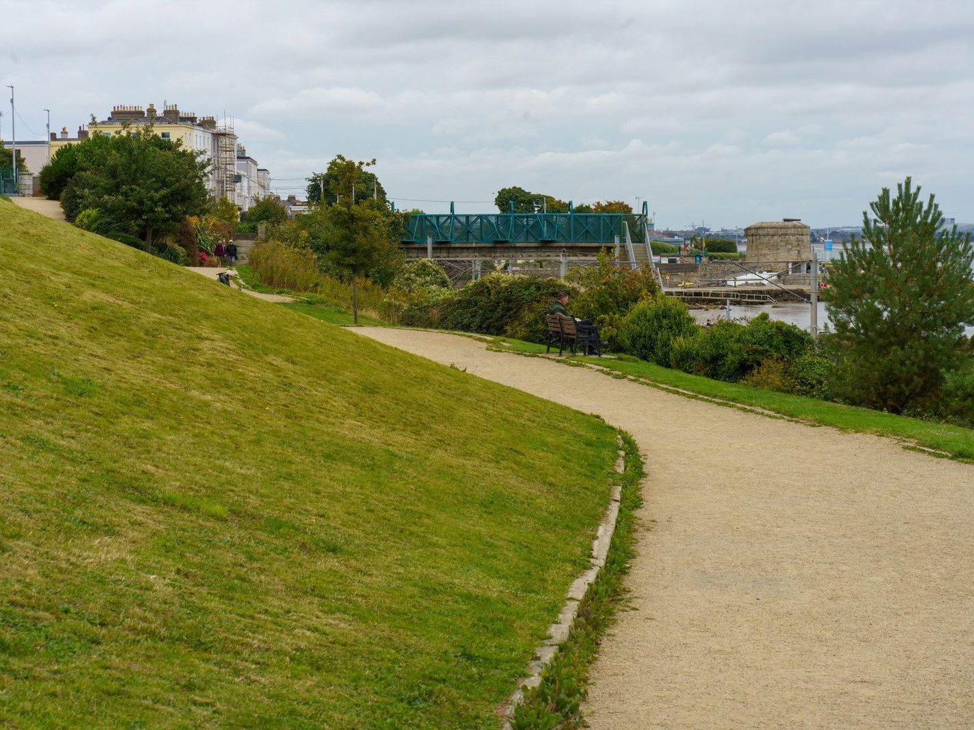 SEAPOINT PUBLIC PARK IN DUN LAOGHAIRE [BETWEEN SEAPOINT STATION AND SALTHILL MONKSTOWN STATION]-240546-1