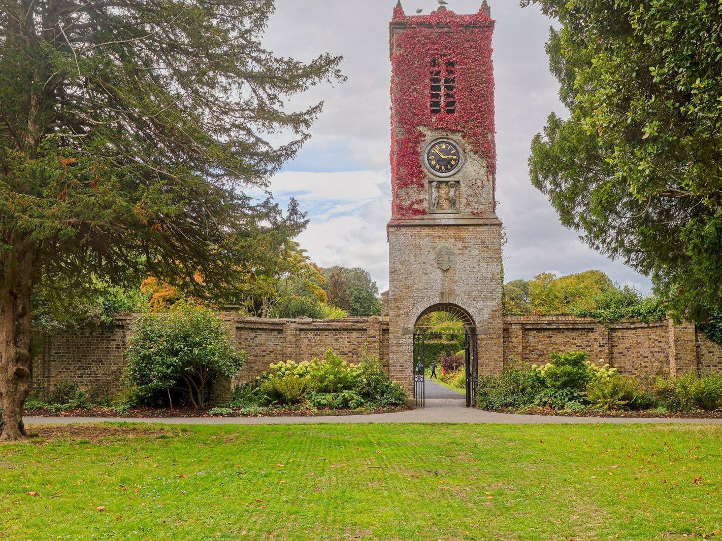 THE WALLED GARDEN [ST ANNE'S PARK 28 SEPTEMBER 2024]-24184-1