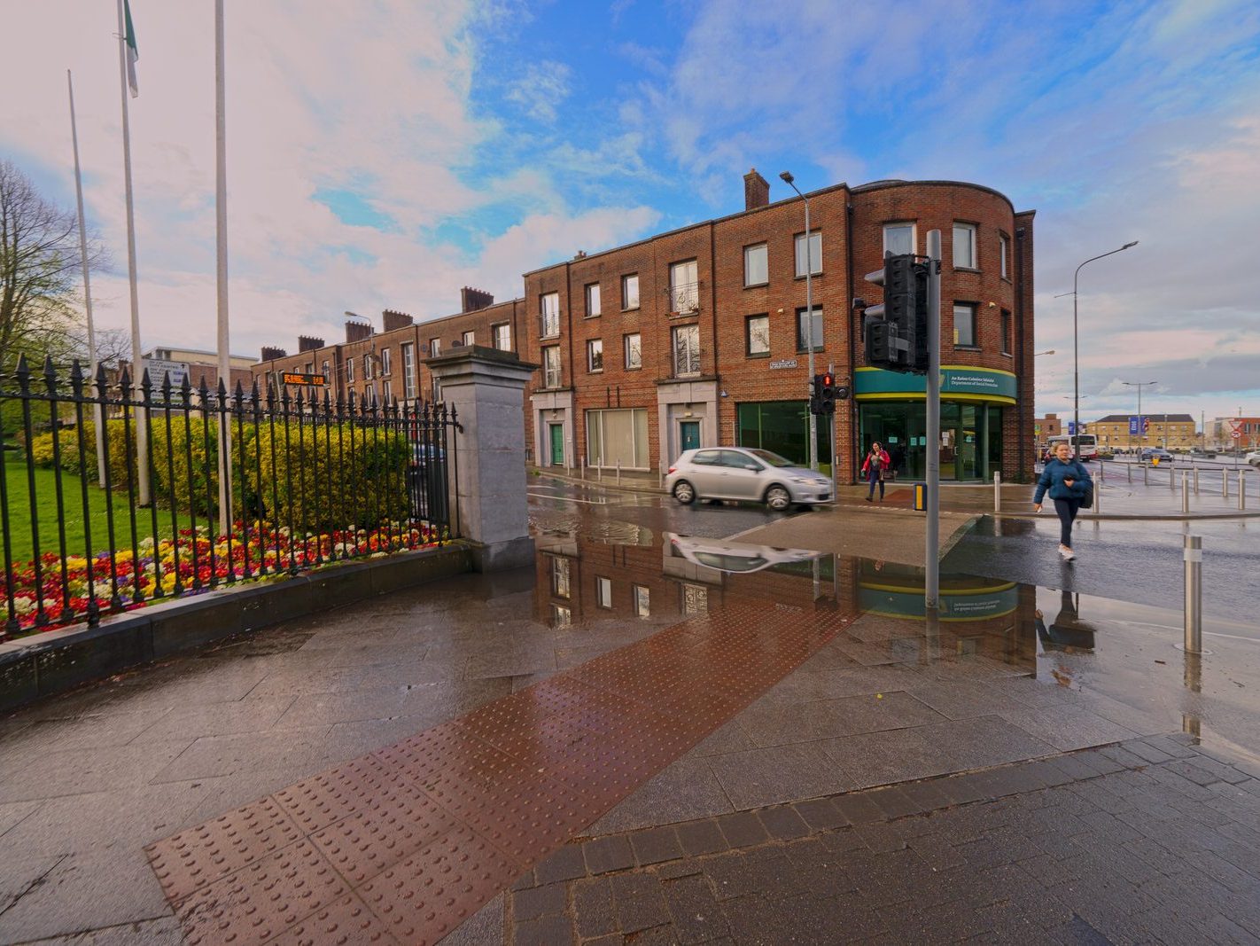 THE PEOPLE'S PARK IN LIMERICK [LOST ITS BEEBEE TREE IN 2013]-244603-1