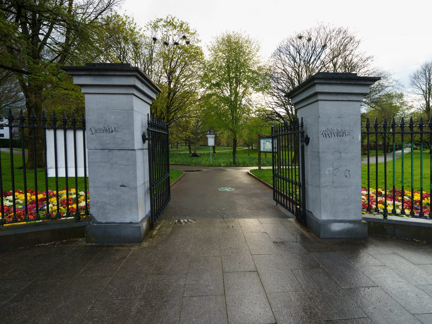 THE PEOPLE'S PARK IN LIMERICK [LOST ITS BEEBEE TREE IN 2013]-244604-1