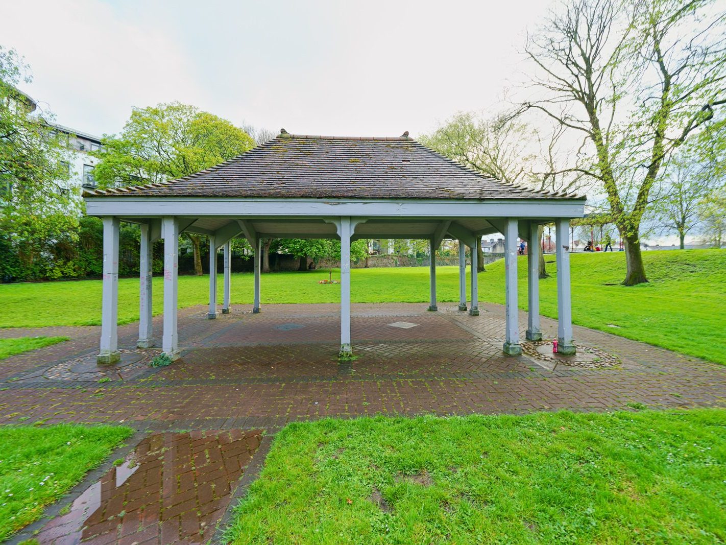 THE PEOPLE'S PARK IN LIMERICK [LOST ITS BEEBEE TREE IN 2013]-244615-1