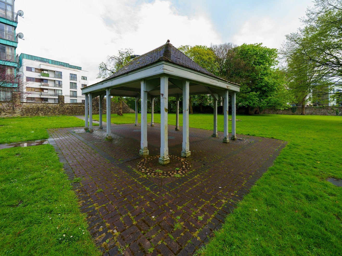 THE PEOPLE'S PARK IN LIMERICK [LOST ITS BEEBEE TREE IN 2013]-244616-1