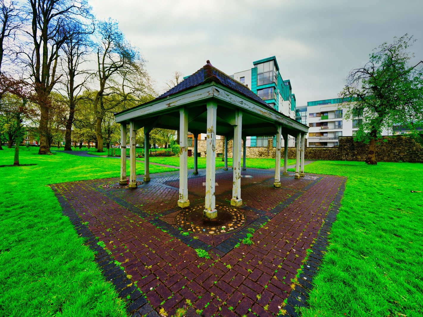 THE PEOPLE'S PARK IN LIMERICK [LOST ITS BEEBEE TREE IN 2013]-244618-1