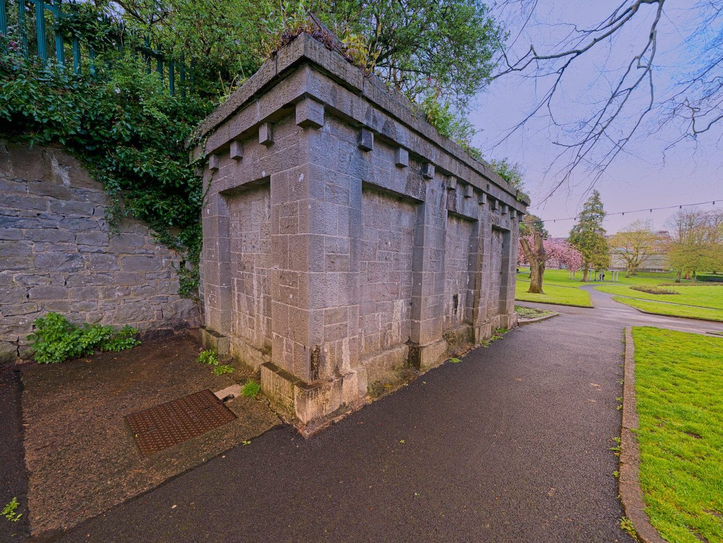 THE PEOPLE'S PARK IN LIMERICK [LOST ITS BEEBEE TREE IN 2013]-244624-1