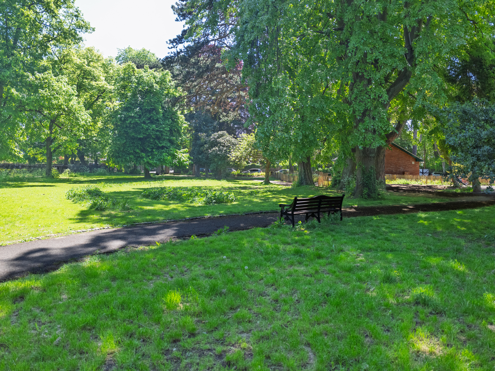 PALMERSTON PUBLIC PARK [IN THE DUBLIN SUBURB OF DARTRY]-251129-1