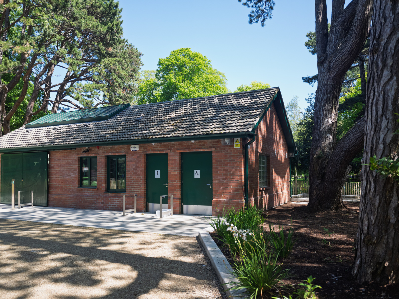 PALMERSTON PUBLIC PARK [IN THE DUBLIN SUBURB OF DARTRY]-251134-1