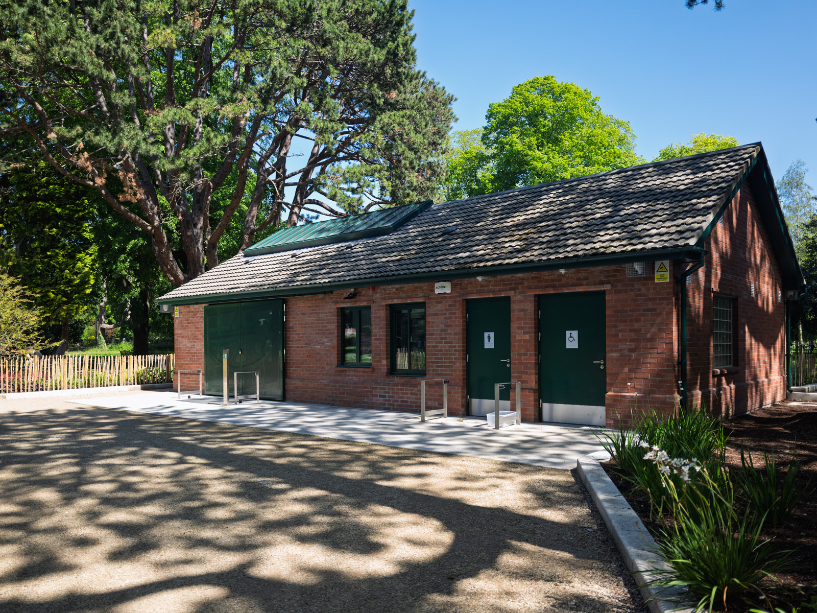 PALMERSTON PUBLIC PARK [IN THE DUBLIN SUBURB OF DARTRY]-251135-1