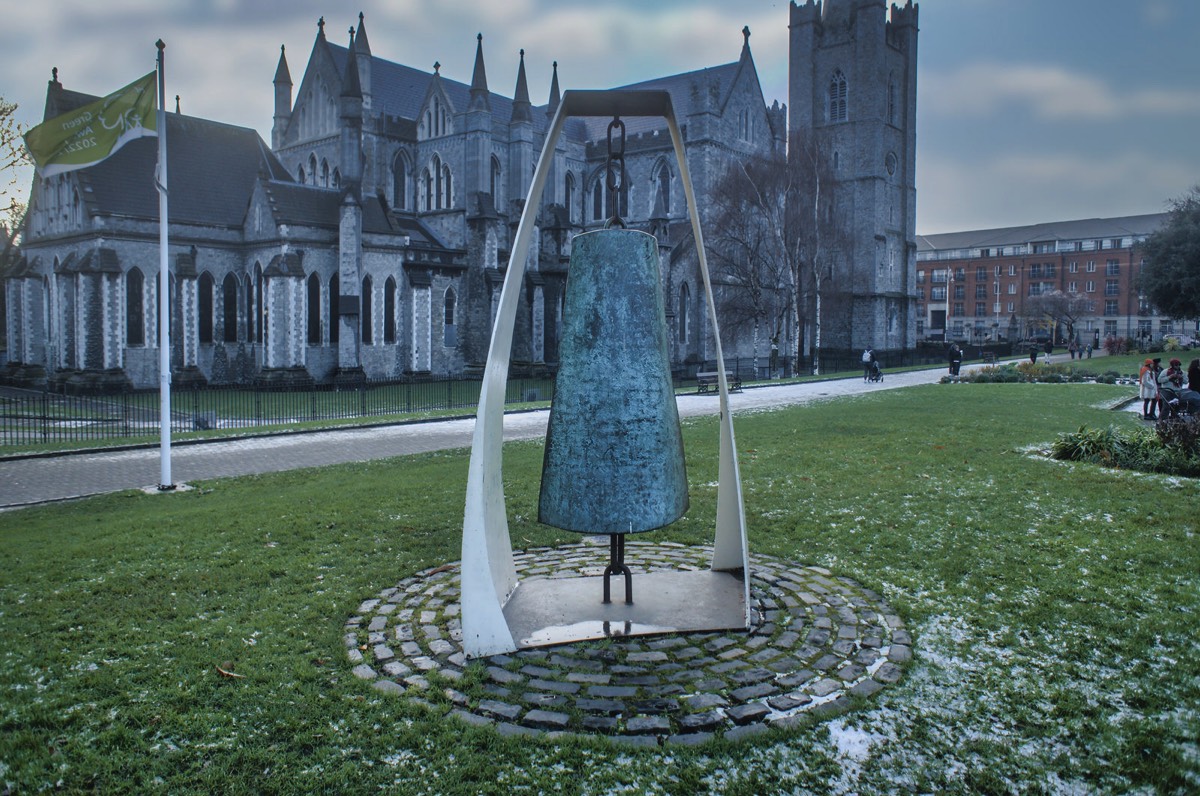 THE LIBERTY BELL SCULPTURE BY VIVIENNE ROCHE