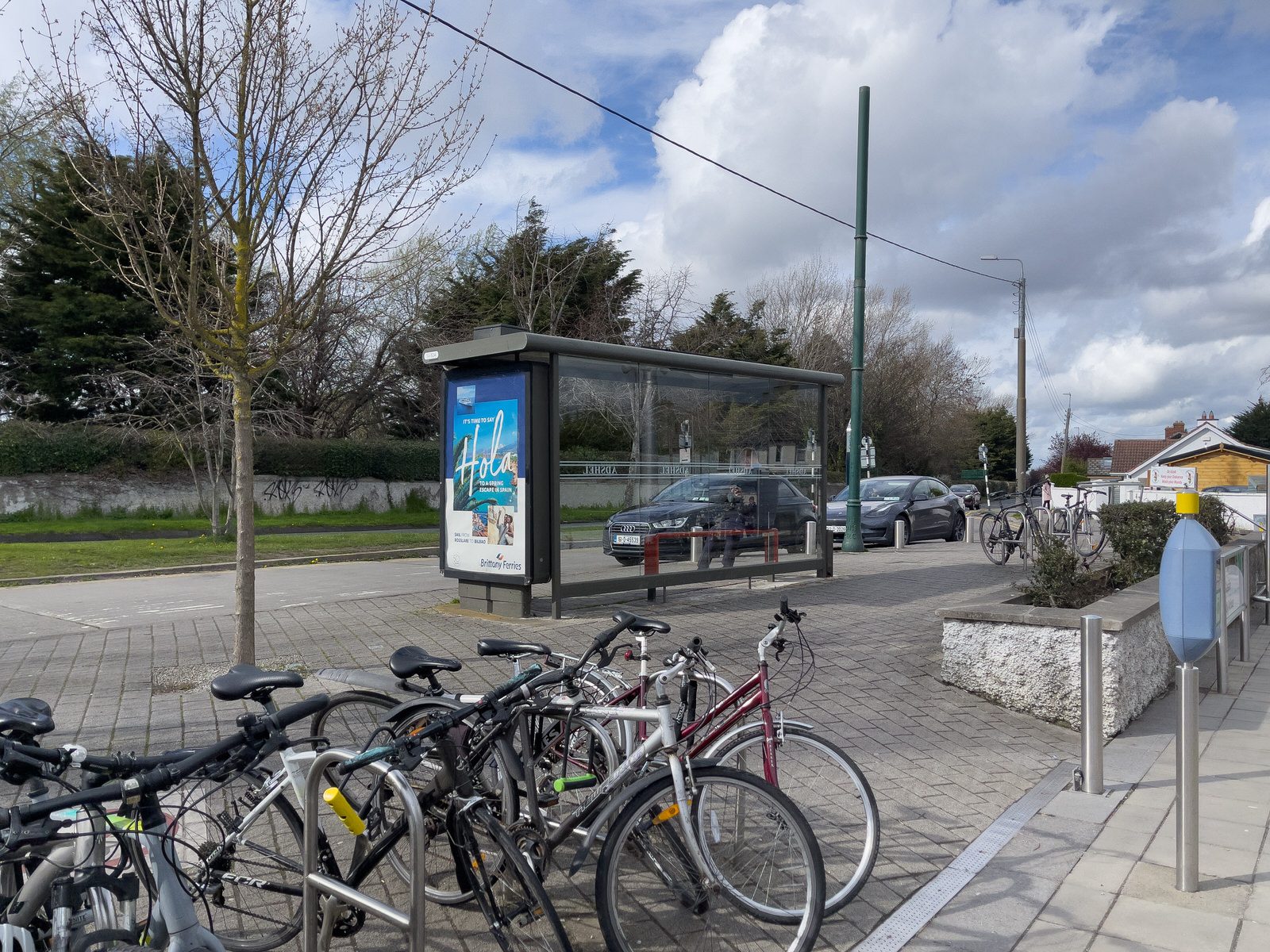 THE LUAS TRAM STOP AT WINDY ARBOUR AND THE IMMEDIATE AREA 030