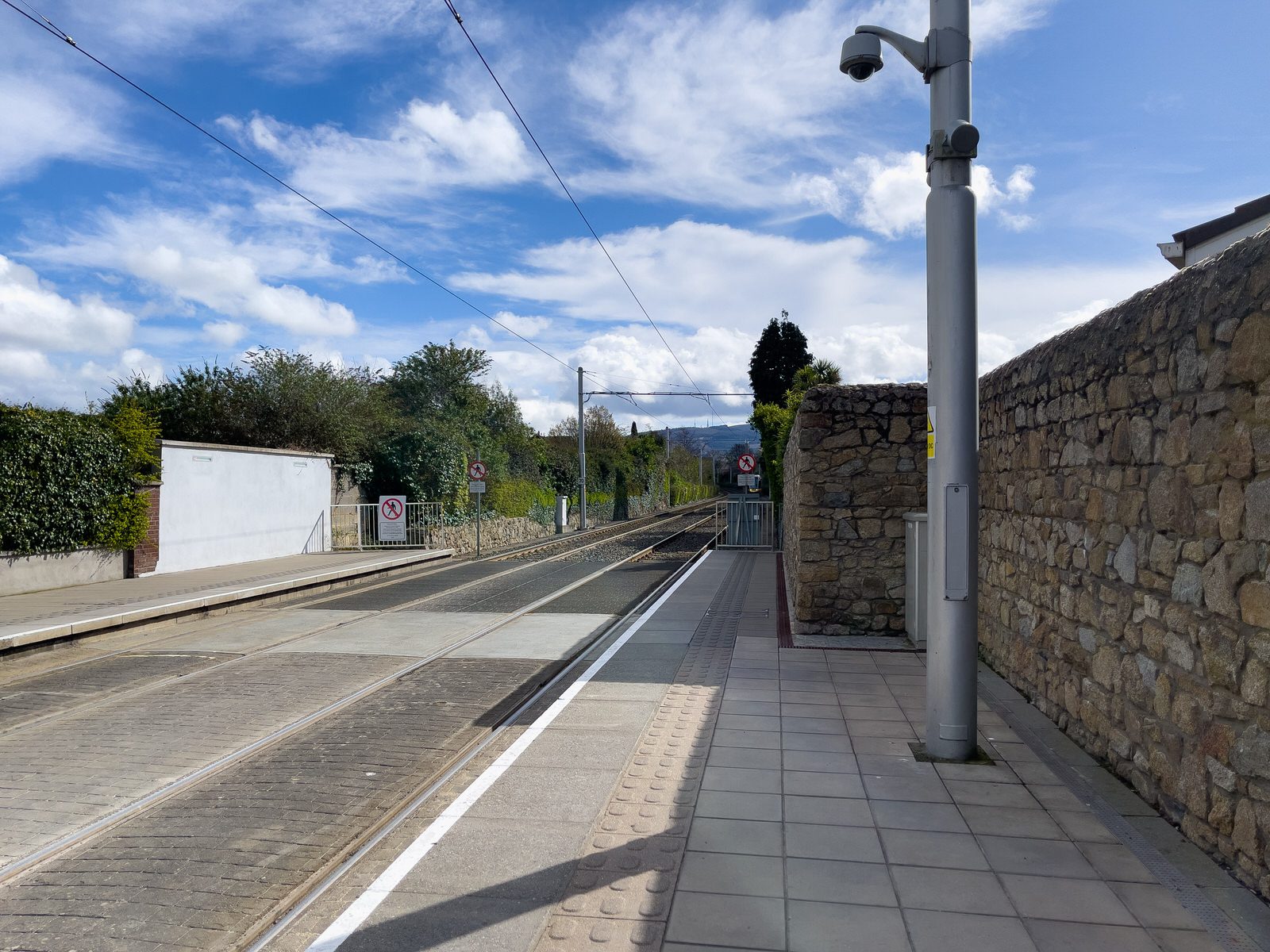 THE LUAS TRAM STOP AT WINDY ARBOUR AND THE IMMEDIATE AREA 037