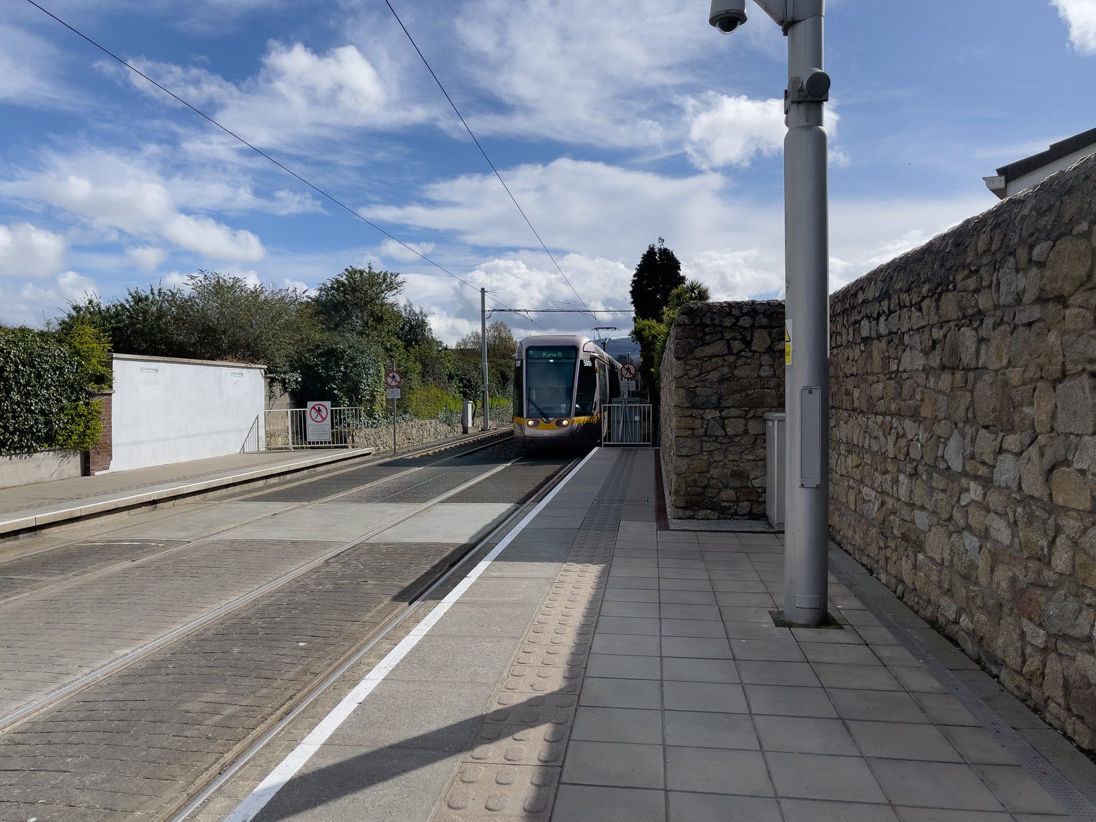 THE LUAS TRAM STOP AT WINDY ARBOUR AND THE IMMEDIATE AREA 044