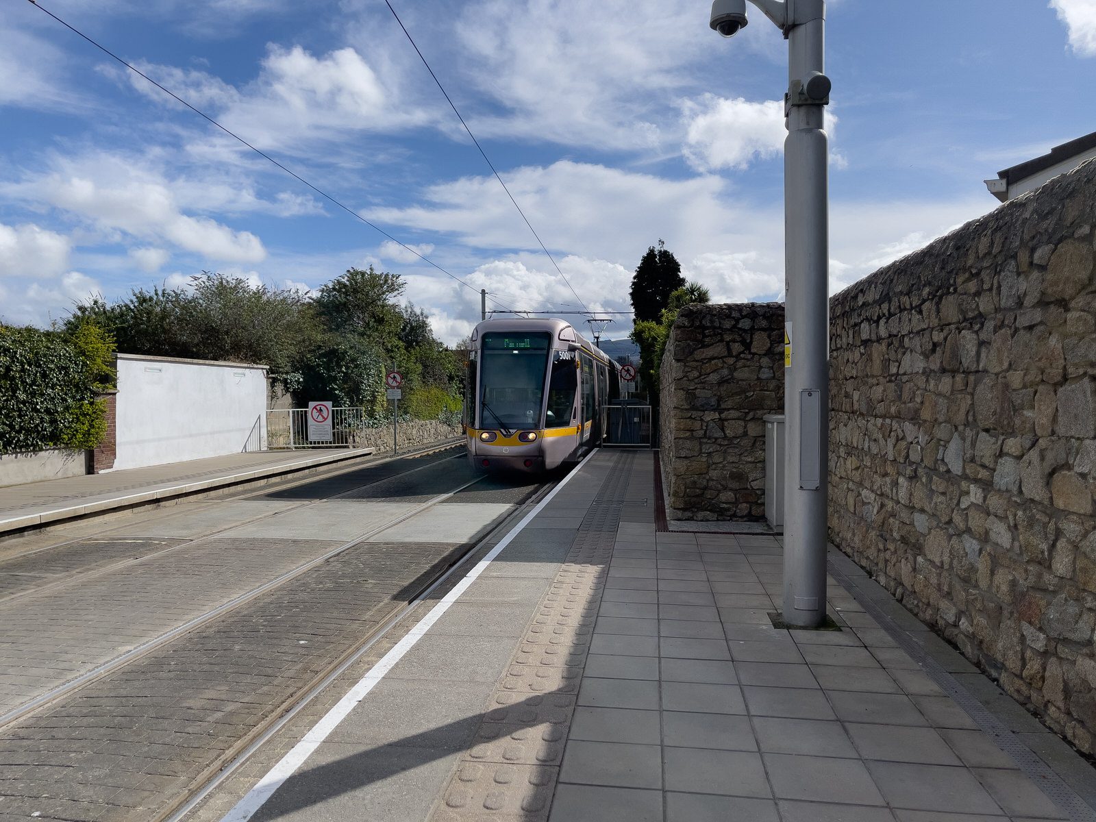 THE LUAS TRAM STOP AT WINDY ARBOUR AND THE IMMEDIATE AREA 043