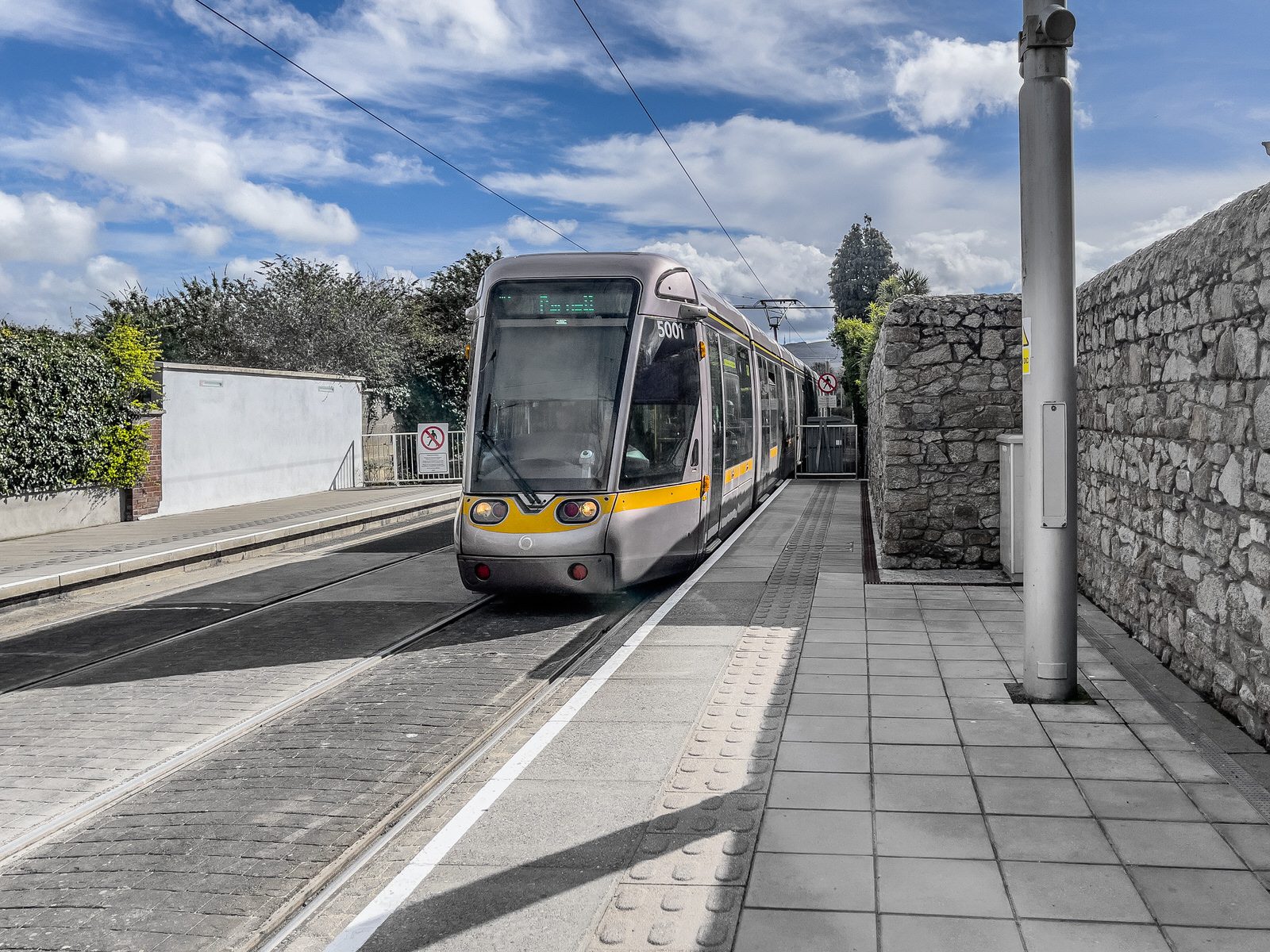 THE LUAS TRAM STOP AT WINDY ARBOUR AND THE IMMEDIATE AREA 042