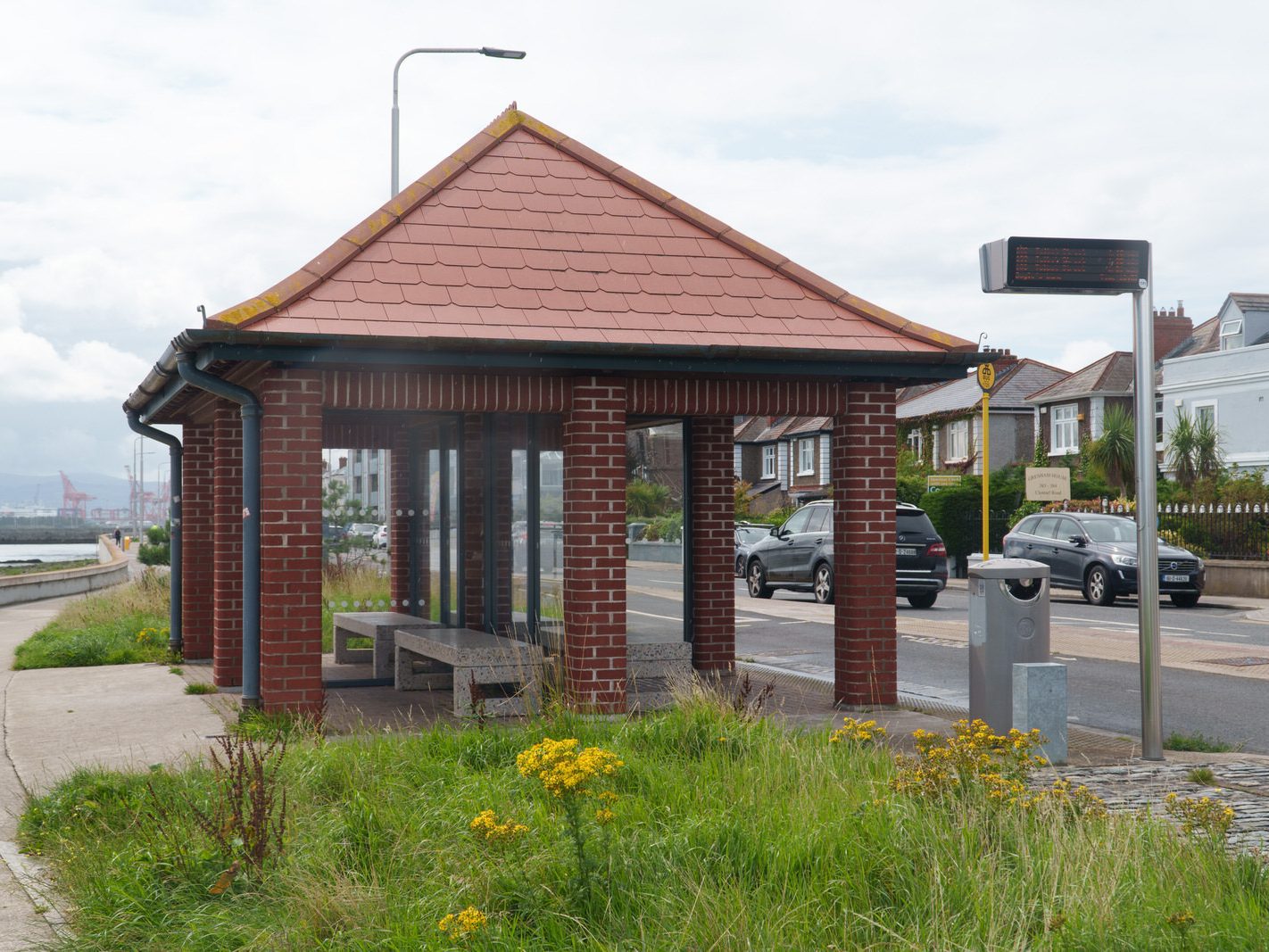 BUS SHELTER 1725 AT DOYLE'S LANE [CLONTARF ROAD AND IT IS THE MOST ATTRACTIVE THAT I HAVE SEEN IN DUBLIN] 001