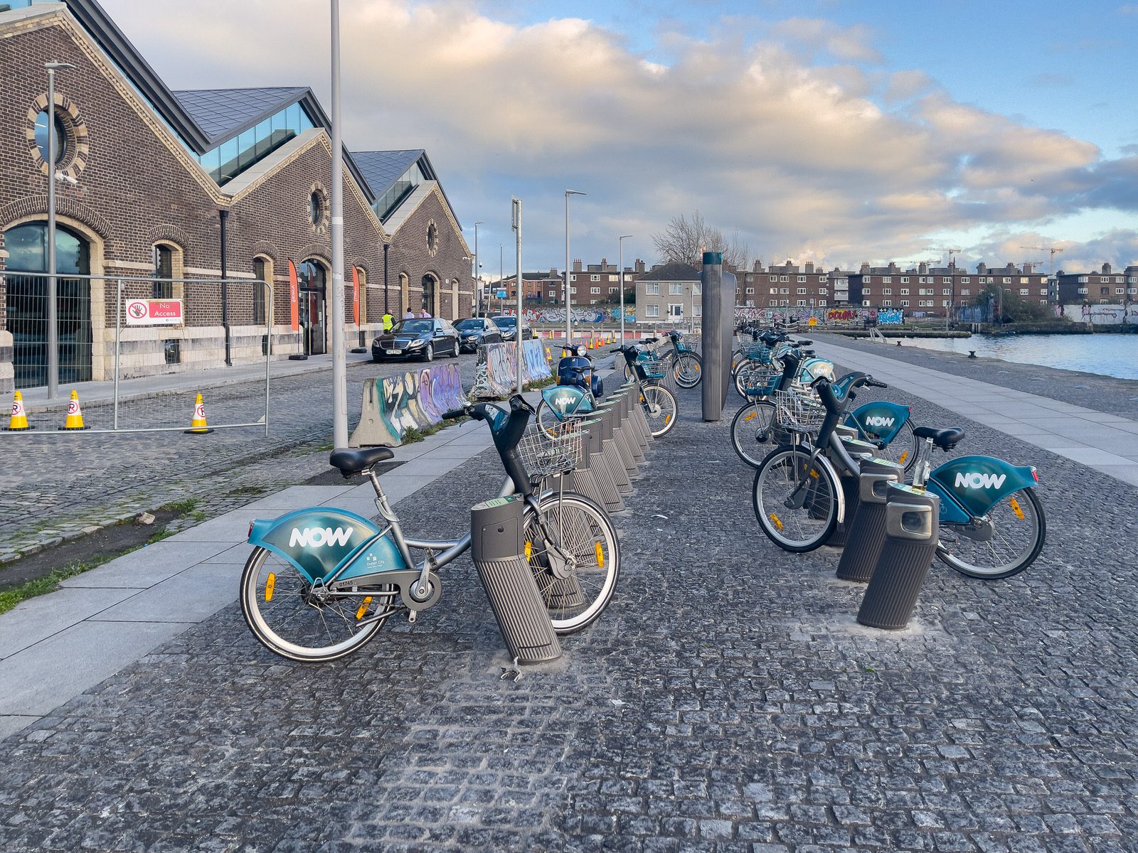 HANOVER QUAY EAST DOCKING STATION 117 AT THE AIRBNB WAREHOUSE HQ BUILDING [THERE IS ANOTHER STATION AROUND THE CORNER ON BENSON STREET]-225475-1