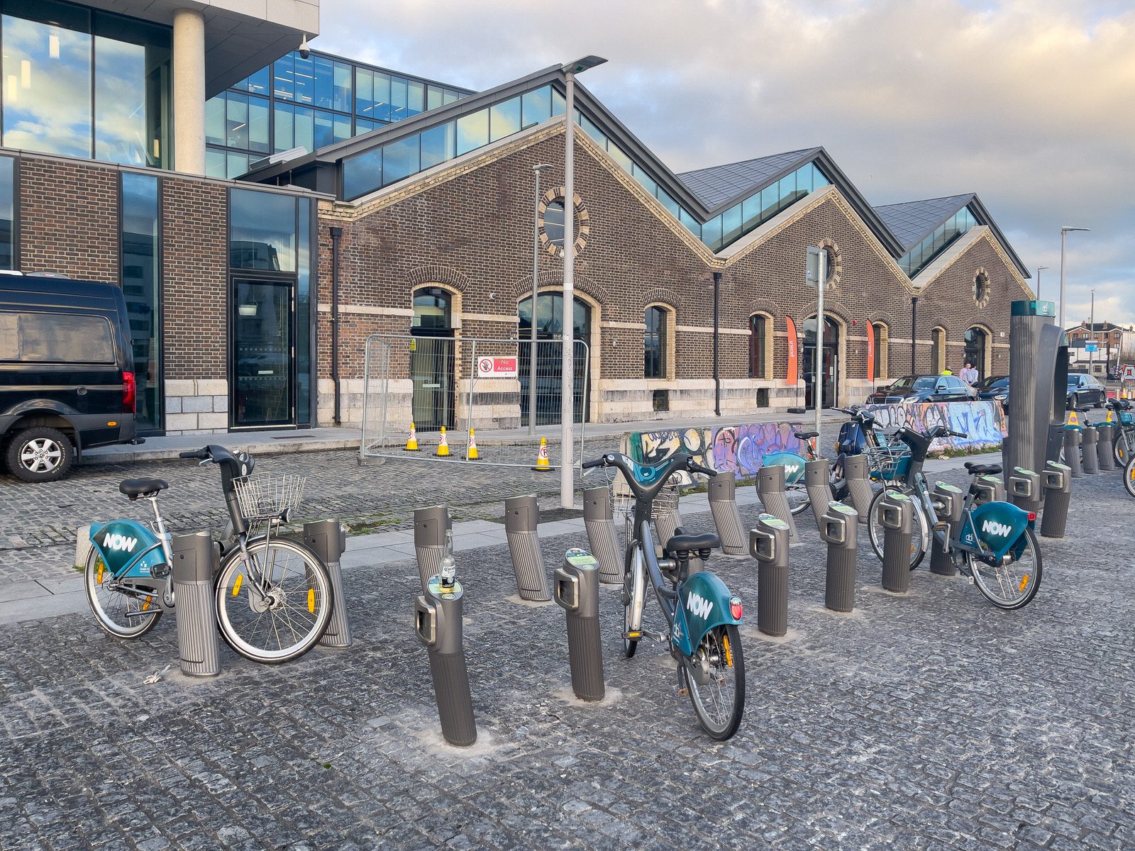 HANOVER QUAY EAST DOCKING STATION 117 AT THE AIRBNB WAREHOUSE HQ BUILDING [THERE IS ANOTHER STATION AROUND THE CORNER ON BENSON STREET]-225476-1
