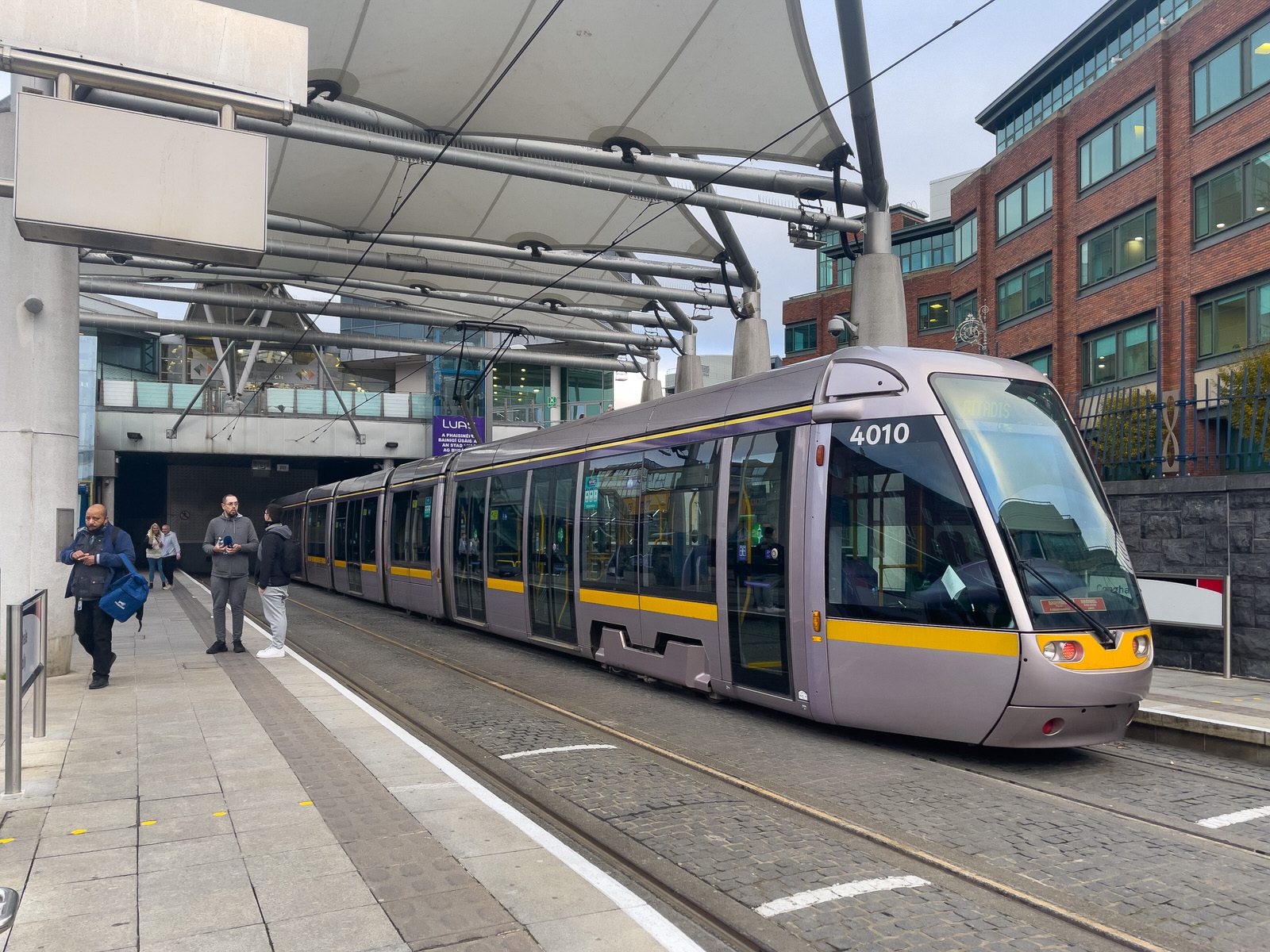 TRAM 4010 WAS STRANDED AT CONNOLLY STATION [DAY AFTER RIOT IN CITY CENTRE]-225317-1