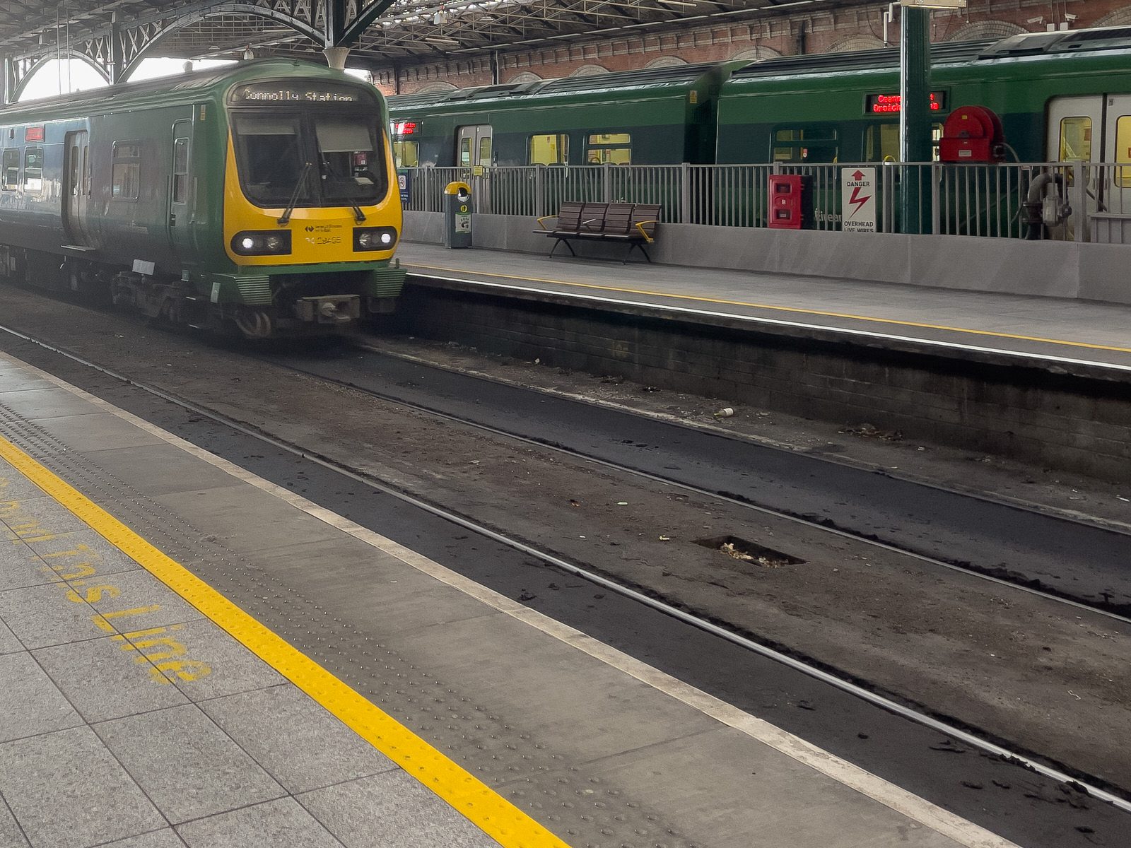 CONNOLLY TRAIN STATION [DECEMBER 2023]-225998-1