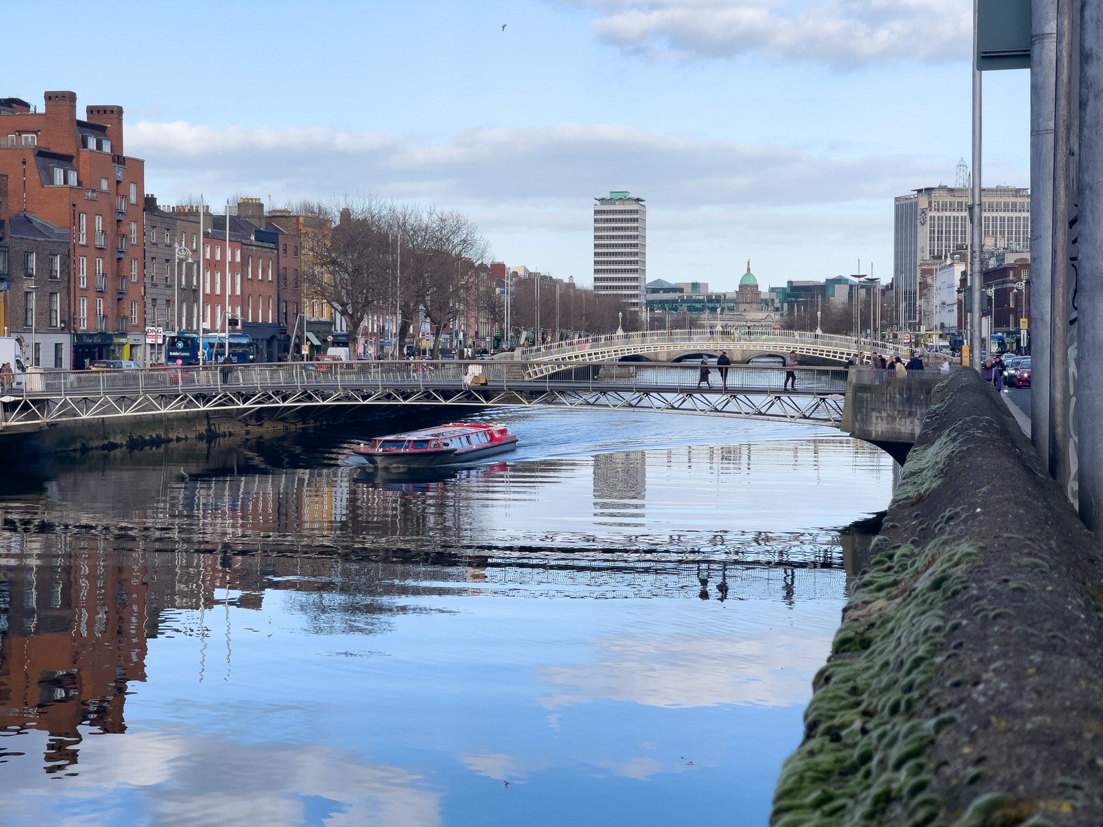 I HAD NOTHING BETTER TO DO [SO I PHOTOGRAPHED THE SPIRIT OF THE DOCKLANDS TURNING ON THE RIVER LIFFEY]-229434-1