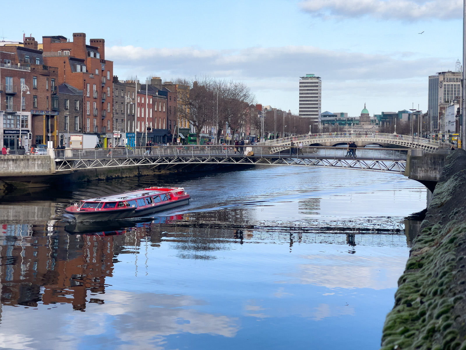 I HAD NOTHING BETTER TO DO [SO I PHOTOGRAPHED THE SPIRIT OF THE DOCKLANDS TURNING ON THE RIVER LIFFEY]-229436-1