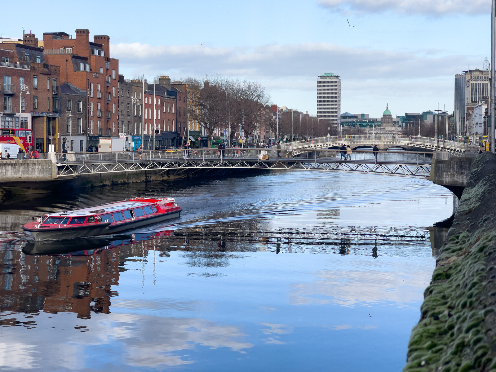 I HAD NOTHING BETTER TO DO [SO I PHOTOGRAPHED THE SPIRIT OF THE DOCKLANDS TURNING ON THE RIVER LIFFEY]-229437-1