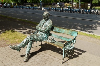 LIFE SIZED STATUE OF PATRICK KAVANAGH 001