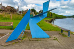 THEIR GENERIC RED METAL SCULPTURE IS BLUE 005