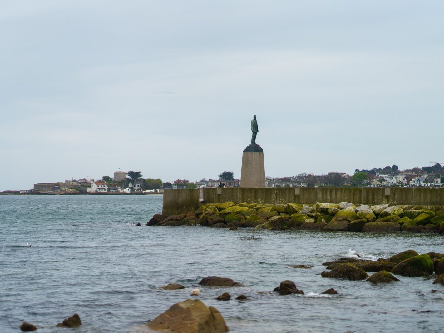 STATUE AT THE END OF THE JETTY AT DUN LAOGHAIRE BATHS 012
