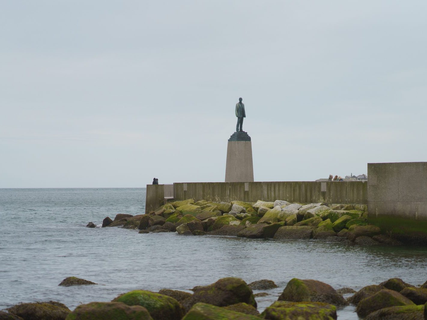 STATUE AT THE END OF THE JETTY AT DUN LAOGHAIRE BATHS 010