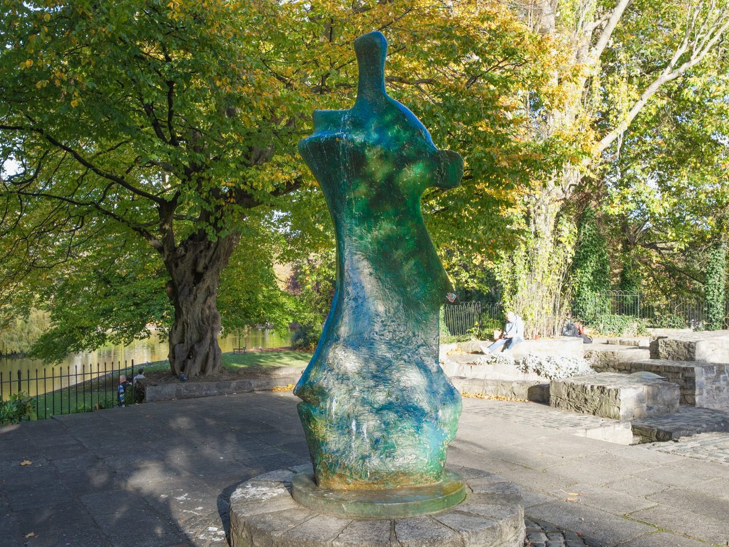 A SCULPTURE BY HENRY MOORE [THE W.B. YEATS MEMORIAL ON THE MOUNT IN ST STEPHEN'S GREEN IN DUBLIN] 004