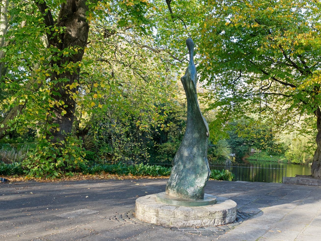 A SCULPTURE BY HENRY MOORE [THE W.B. YEATS MEMORIAL ON THE MOUNT IN ST STEPHEN'S GREEN IN DUBLIN] 002