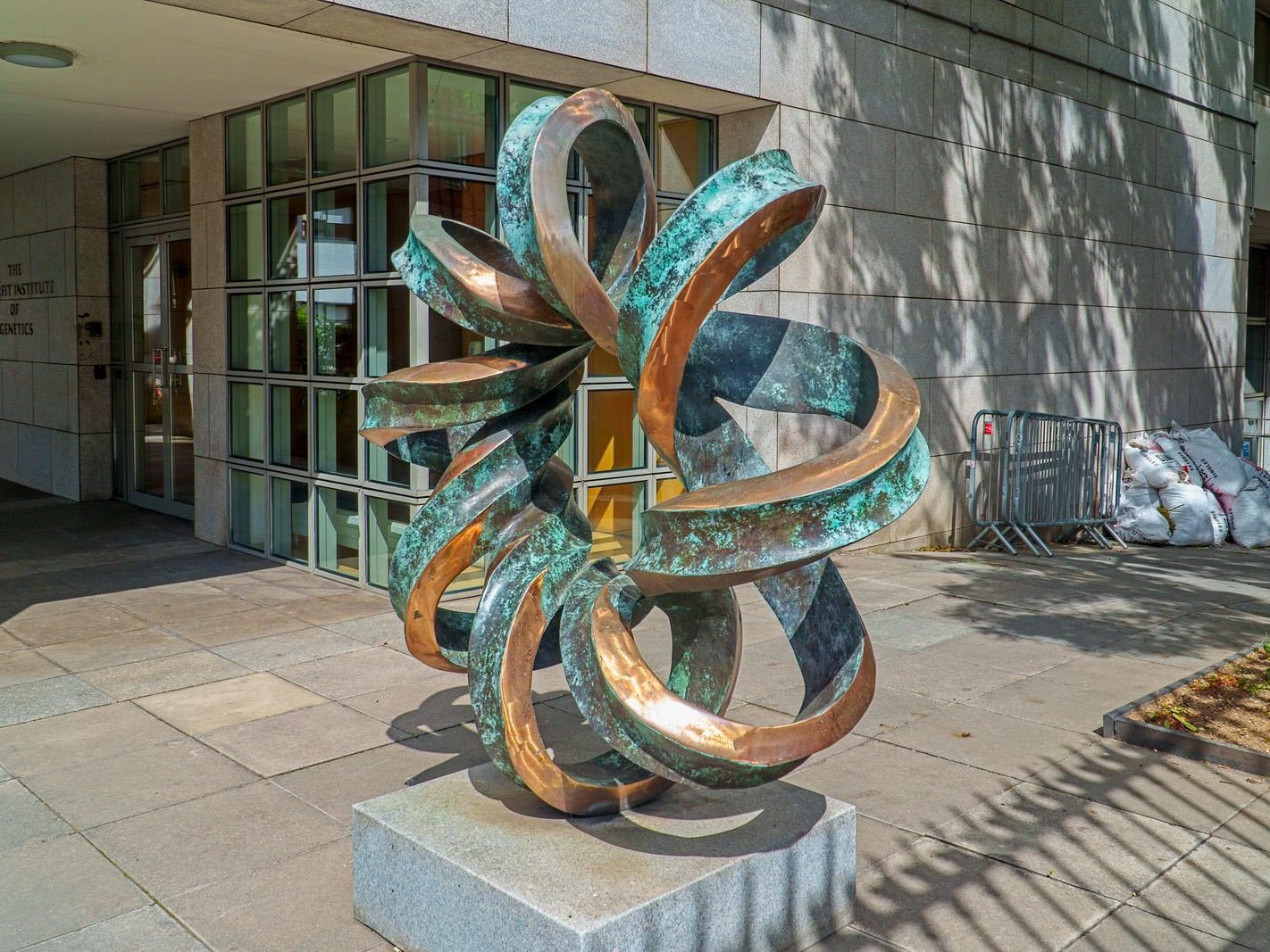DOUBLE HELIX SCULPTURE BY BRIAN KING [A GIFT FROM DR BEATE SCHULER] 001