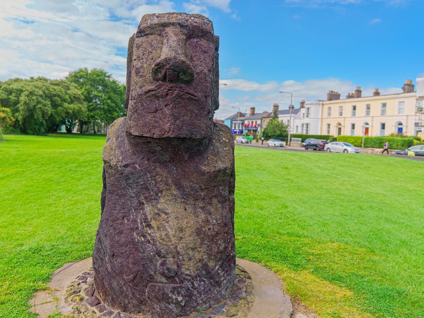 MAOI SCULPTURE IN CLONTARF [REPLICA OF ONE OF THE EASTER ISLAND STATUES]-244422-1