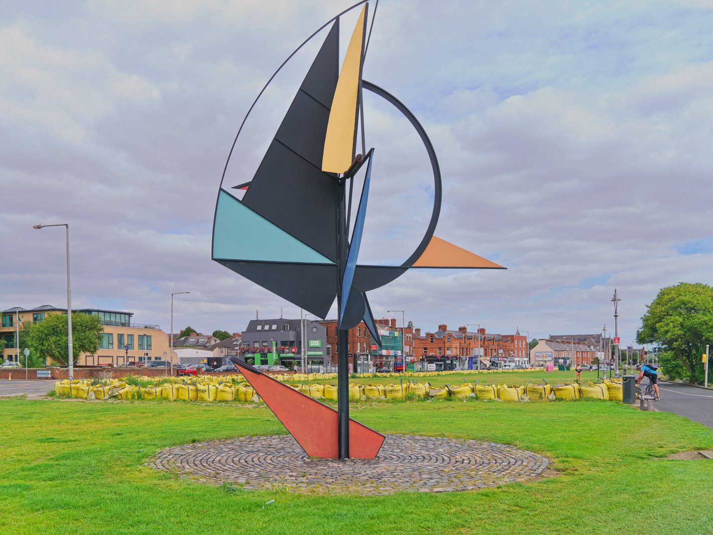 WIND SAIL SCULPTURE BY EAMON O’DOHERTY [ALFIE BYRNE ROAD CLONTARF]-244438-1