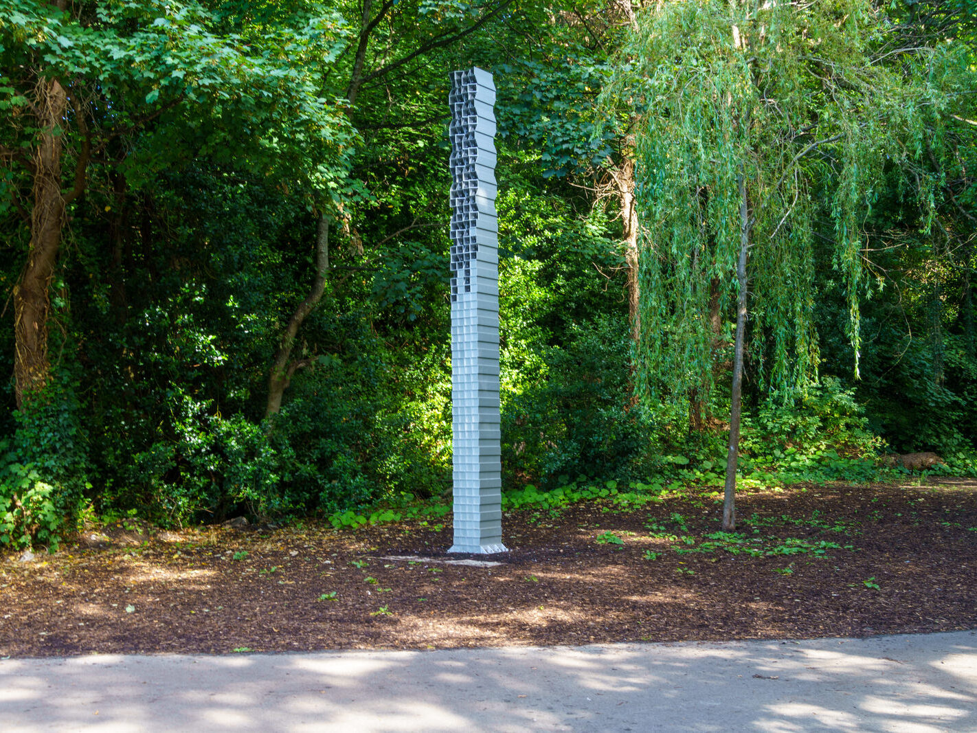 BUSHY A SCULPTURE BY CORBAN WALKER [LOCATED AT THE DUCK POND IN BUSHY PARK]-243830-1