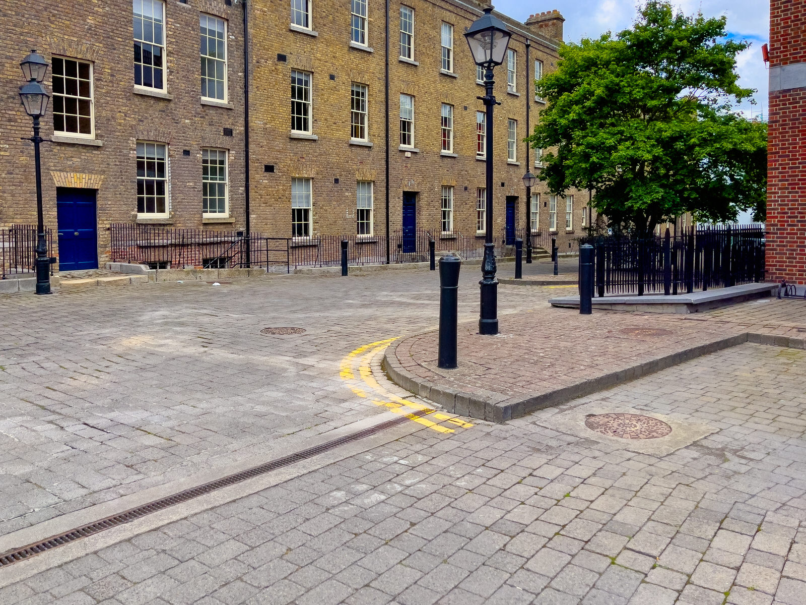 SHIP STREET GATE AREA INSIDE THE WALLS OF DUBLIN CASTLE [MUCH OF THIS STREET IS PARALLEL TO GREAT SHIP STREET]-243986-1