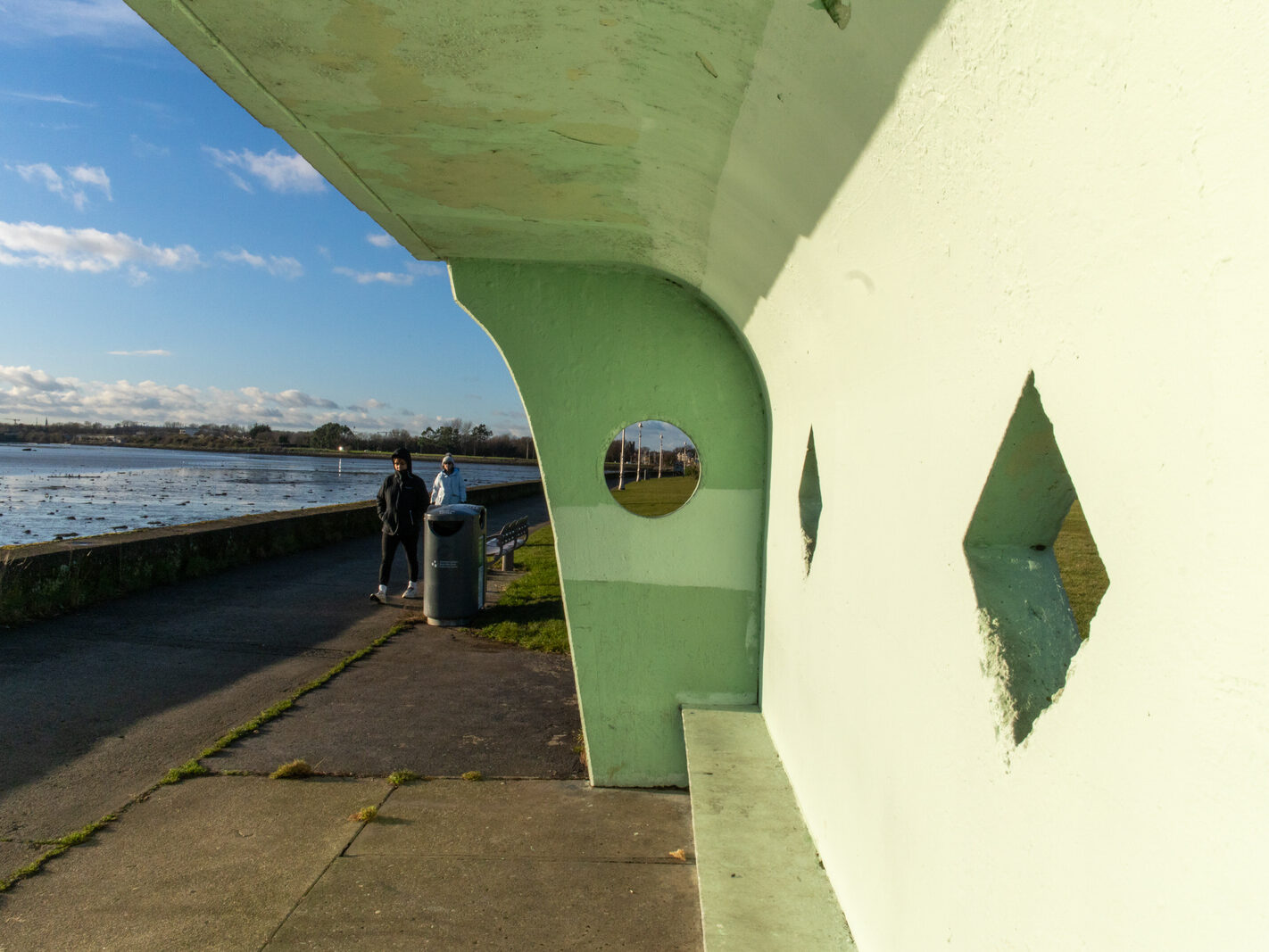 THE WIND SHELTERS AND THE BANDSTAND ALONG CLONTARF PROMENADE [REMAIN AS A TRIBUTE TO HERBERT SIMMS]-246829-1