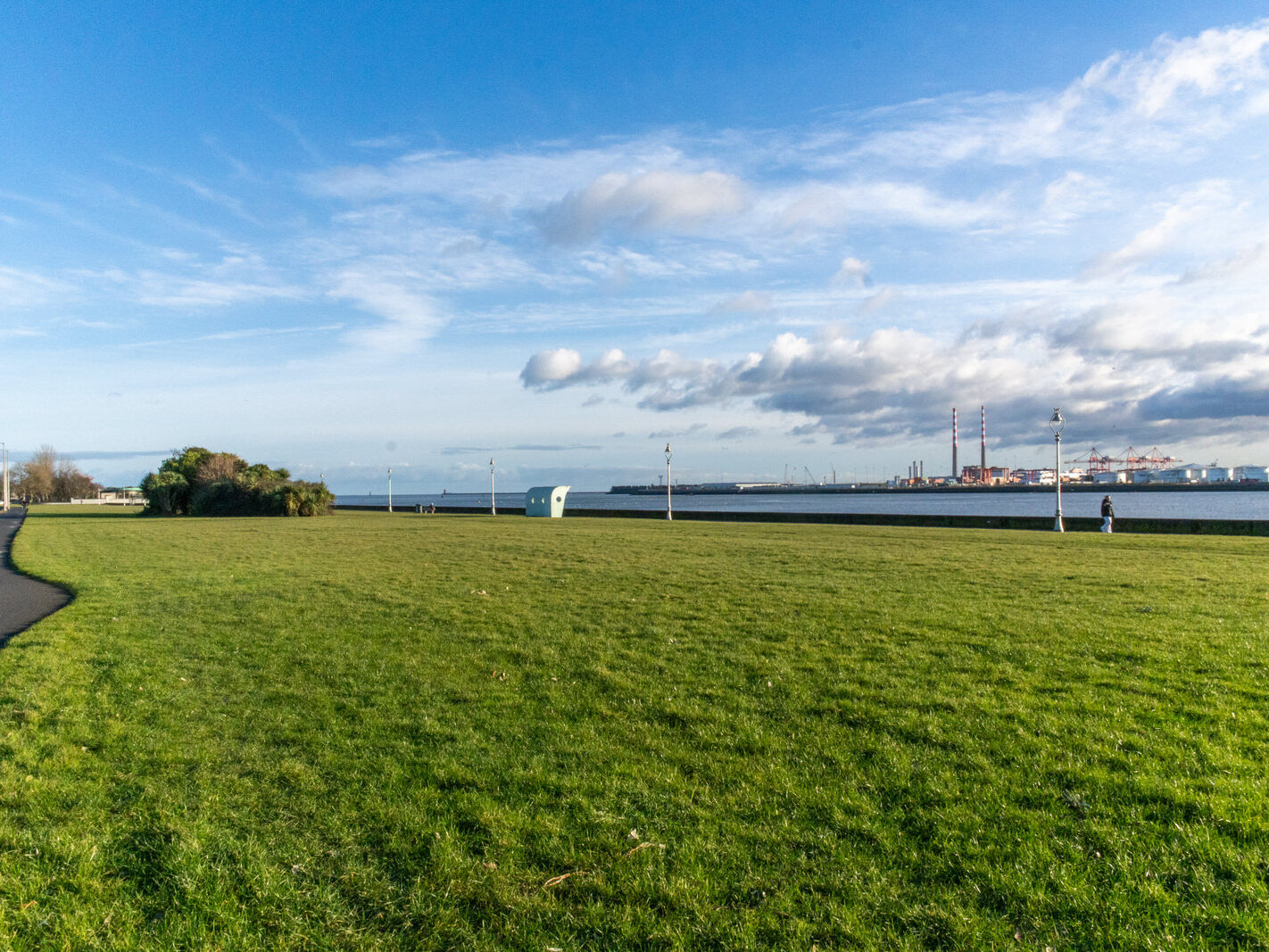 THE WIND SHELTERS AND THE BANDSTAND ALONG CLONTARF PROMENADE [REMAIN AS A TRIBUTE TO HERBERT SIMMS]-246833-1