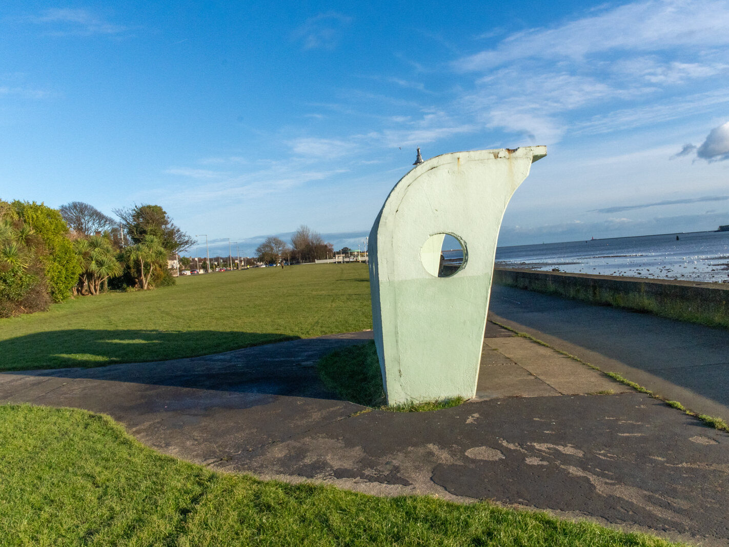 THE WIND SHELTERS AND THE BANDSTAND ALONG CLONTARF PROMENADE [REMAIN AS A TRIBUTE TO HERBERT SIMMS]-246835-1