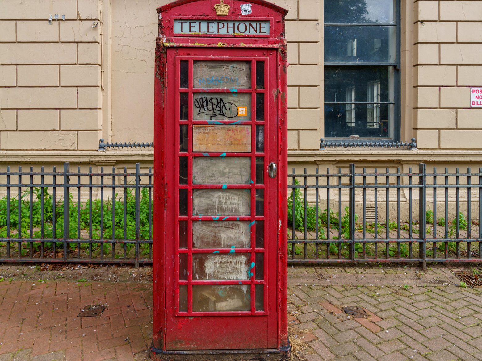 DECLINE OF A RED K6 TELEPHONE KIOSK WEED KILLER HAS BEEN APPLIED SEPTEMBER 2021 002