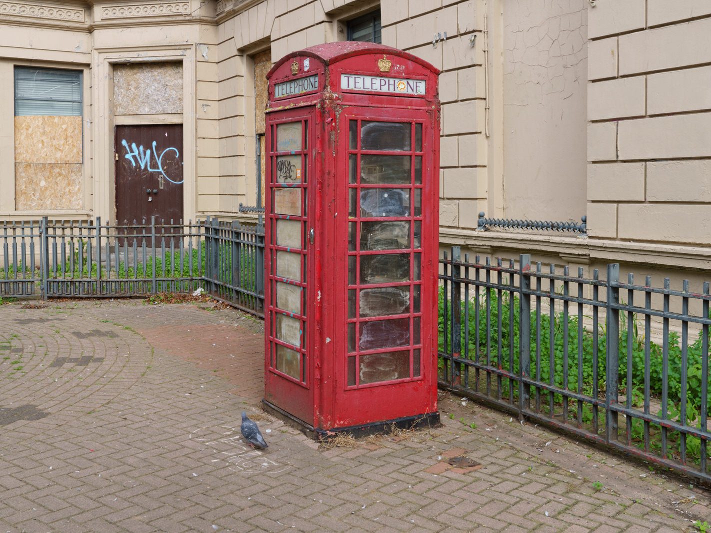 DECLINE OF A RED K6 TELEPHONE KIOSK WEED KILLER HAS BEEN APPLIED SEPTEMBER 2021 003