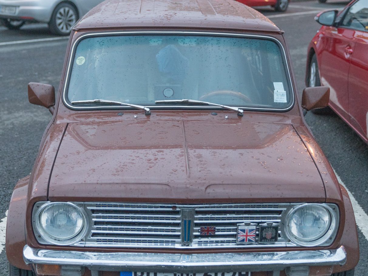 A VINTAGE MINI CLUBMAN [PHOTOGRAPHED IN MAY 2017 IN BELFAST] 001