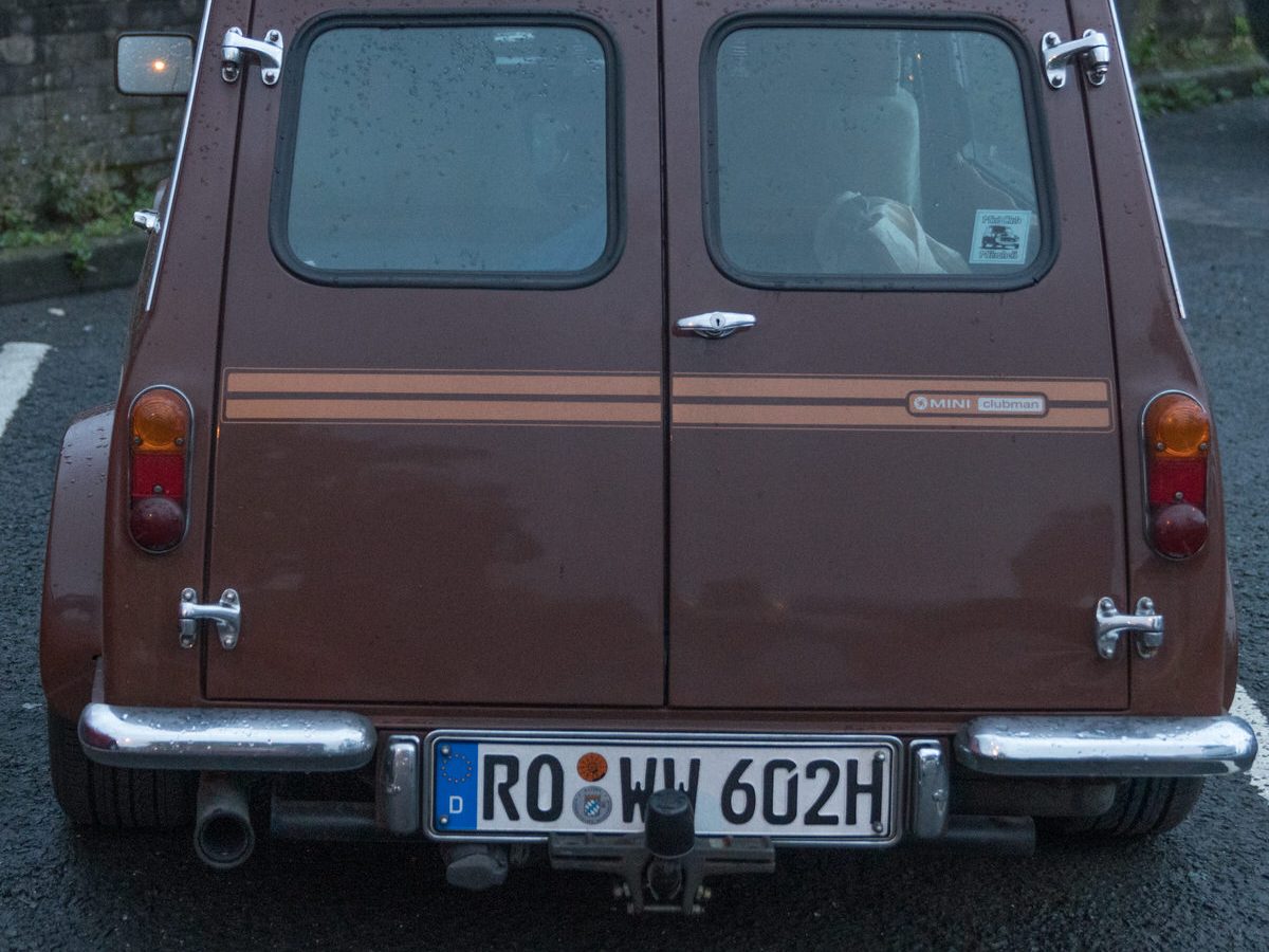 A VINTAGE MINI CLUBMAN [PHOTOGRAPHED IN MAY 2017 IN BELFAST] 004