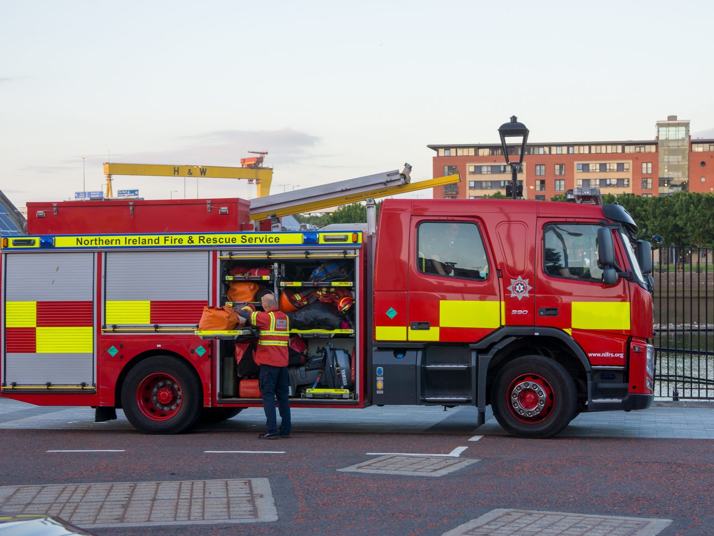 FIRE ENGINE ERZ 9062 VOLVO FM-330 SRT SRP [ROMEO TANGO 190] 006