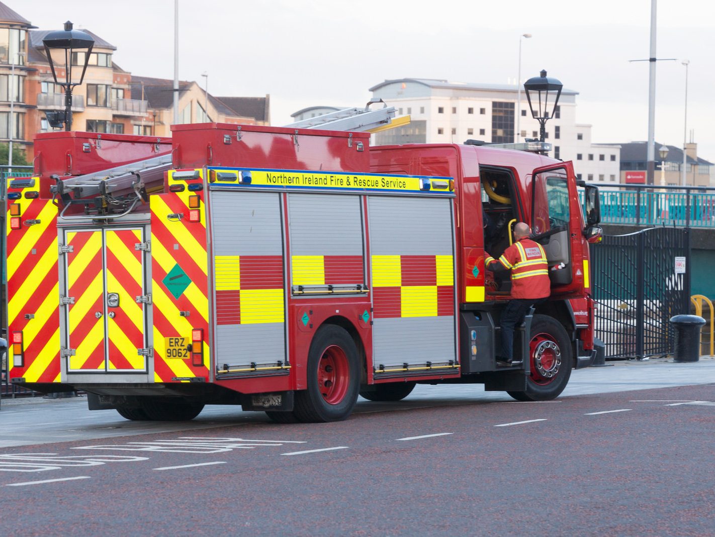 FIRE ENGINE ERZ 9062 VOLVO FM-330 SRT SRP [ROMEO TANGO 190] 001