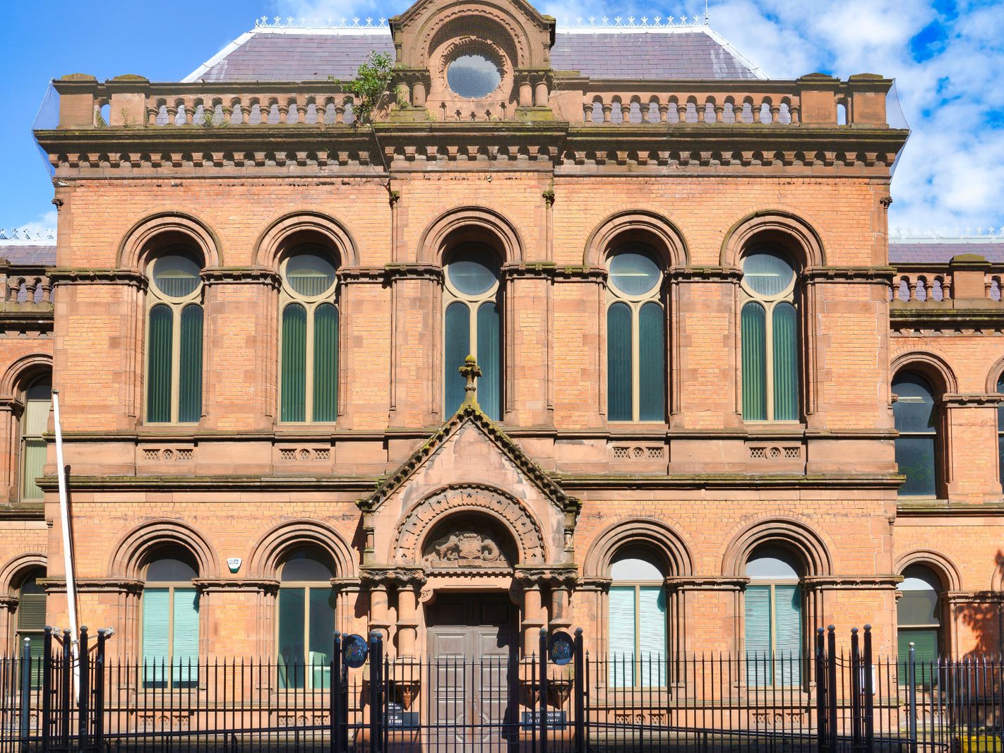 THE OLD TOWN HALL ON VICTORIA STREET IN BELFAST 001