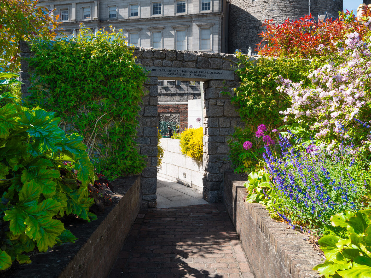 THE GARDA MEMORIAL GARDEN [LOCATED WITHIN THE DUBHLINN GARDENS AT DUBLIN CASTLE]-251242-1