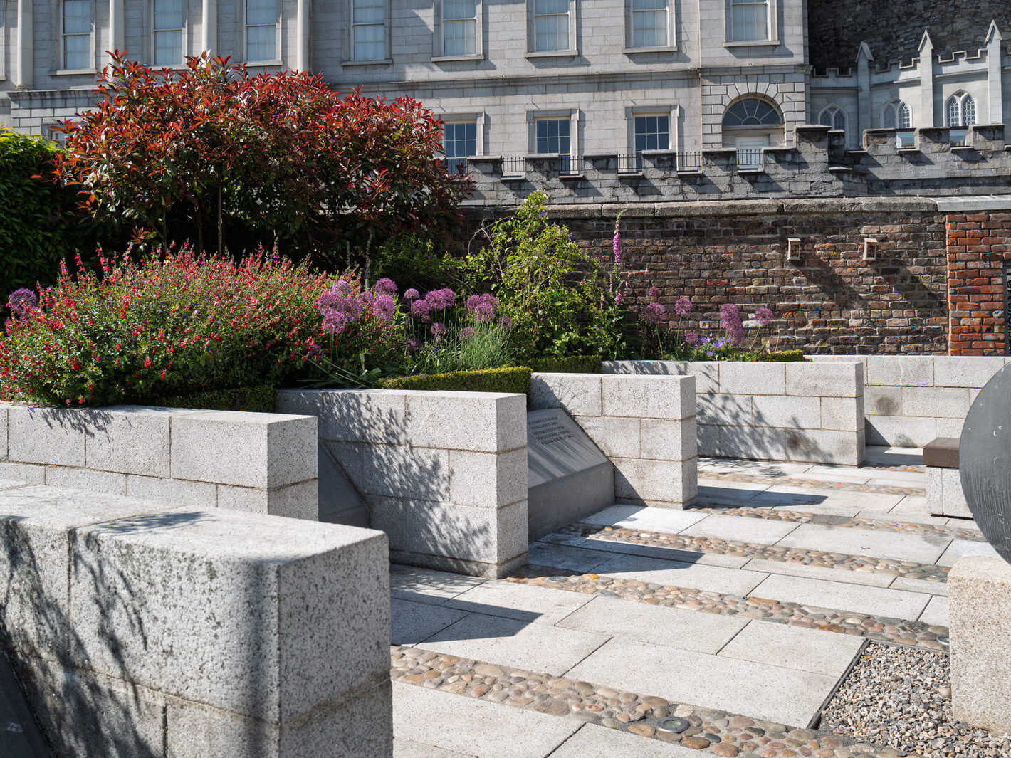 THE GARDA MEMORIAL GARDEN [LOCATED WITHIN THE DUBHLINN GARDENS AT DUBLIN CASTLE]-251256-1