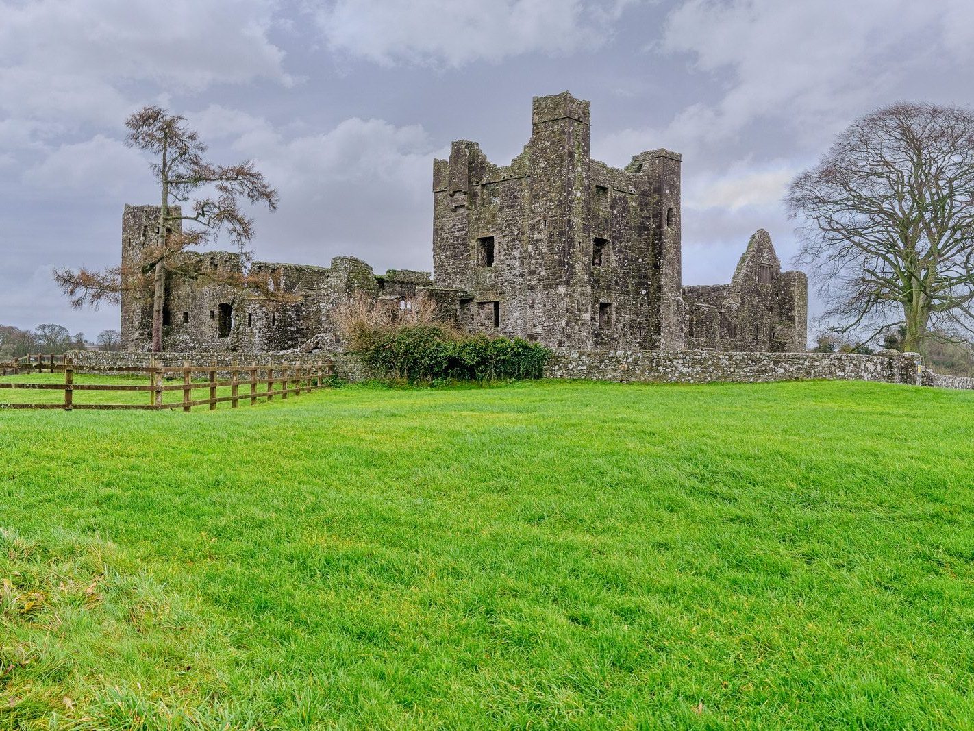 BECTIVE ABBEY WHICH I VISITED LAST CHRISTMAS [THERE WERE NO OTHER VISITORS AS IT WAS A VERY WET DAY]--225207-1